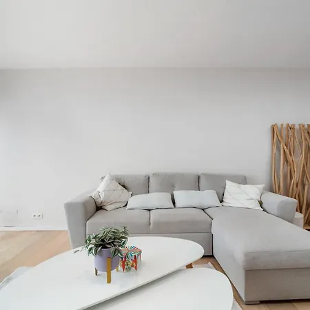 Stylish Seafront , Cleaning Included Апартаменты *